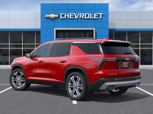New 2025 Chevrolet Traverse LT image 3