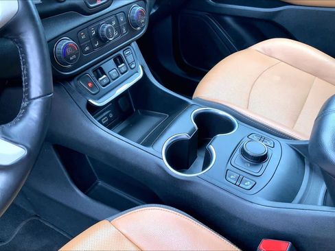 Used 2018 GMC Terrain SLT w/ Preferred Package FWD image 17