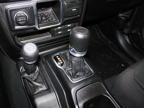 Used 2023 Jeep Gladiator Sport w/ Off Road Group image 12