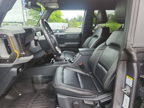 Used 2023 Ford Bronco Badlands w/ Sasquatch Package AWD/4WD image 9