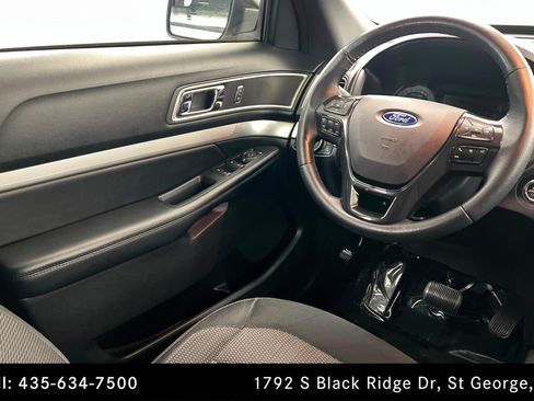 Used 2017 Ford Explorer XLT FWD image 11
