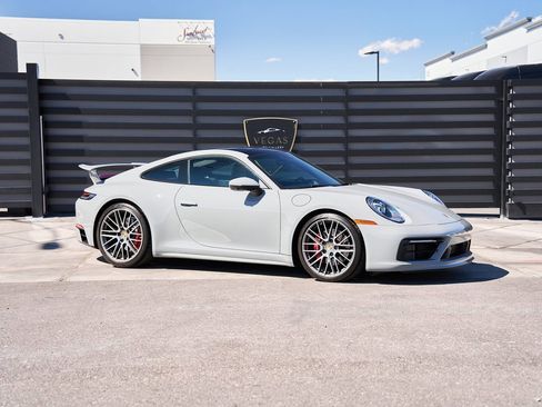 Used 2024 Porsche 911 Carrera 4S w/ Premium Package image 12