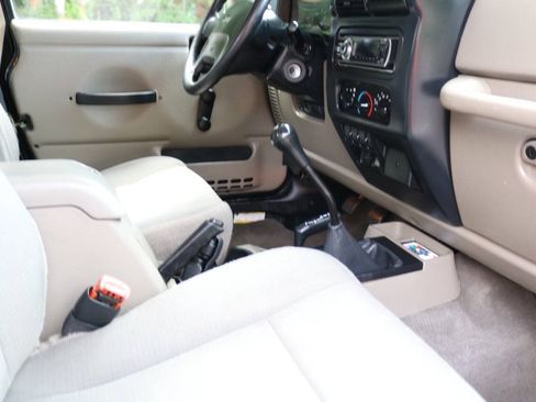 Used 2006 Jeep Wrangler X w/ Tire & Wheel Group (Ecco) AWD/4WD image 6