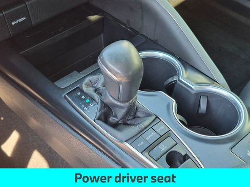 Used 2020 Toyota Camry XSE FWD image 21