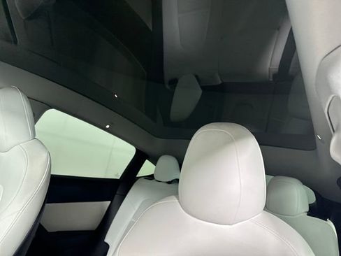 Used 2021 Tesla Model Y Long Range image 12