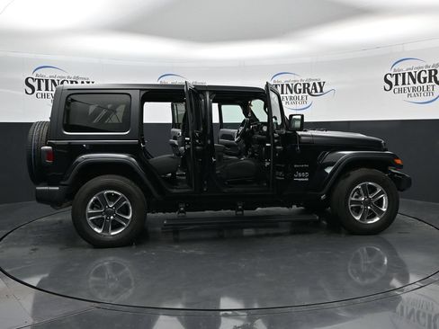 Used 2021 Jeep Wrangler Unlimited Sahara AWD/4WD image 36