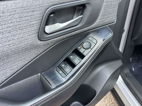 Used 2022 Nissan Rogue SV AWD/4WD image 19