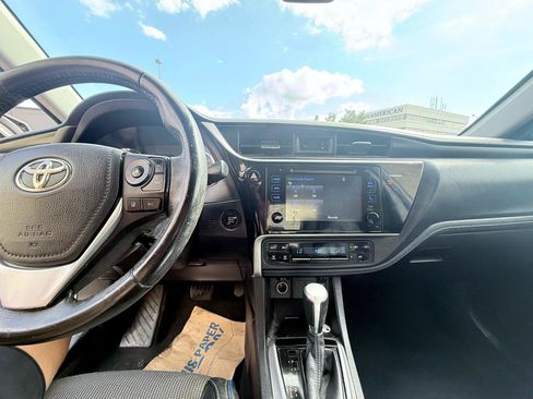 Used 2017 Toyota Corolla SE w/ SE Premium Package FWD image 17