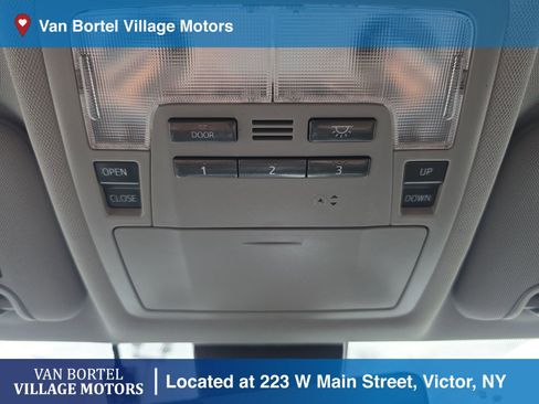 Used 2018 Toyota Highlander SE image 23