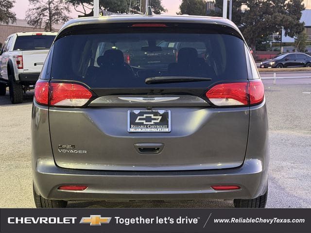 Used 2022 Chrysler Voyager LX FWD image 7