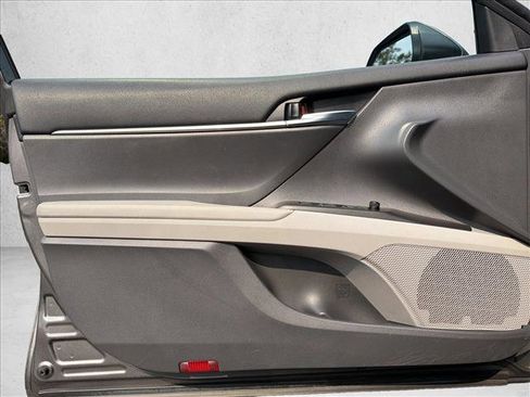 Certified 2021 Toyota Camry SE image 10