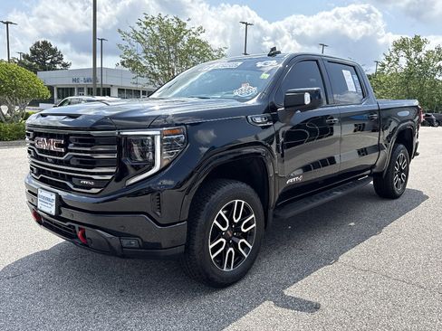 Used 2025 GMC Sierra 1500 AT4 w/ AT4 Premium Package AWD/4WD image 7