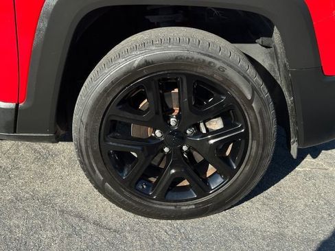 Used 2018 Jeep Renegade Altitude AWD/4WD image 10