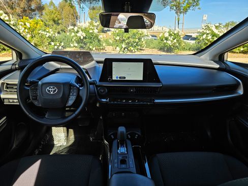 Used 2025 Toyota Prius LE image 20