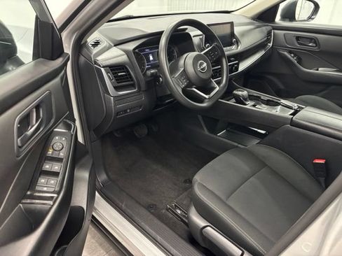 Used 2024 Nissan Rogue S FWD image 13