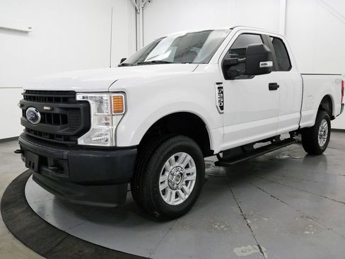 Used 2020 Ford F250 XL w/ Power Equipment Group AWD/4WD image 3