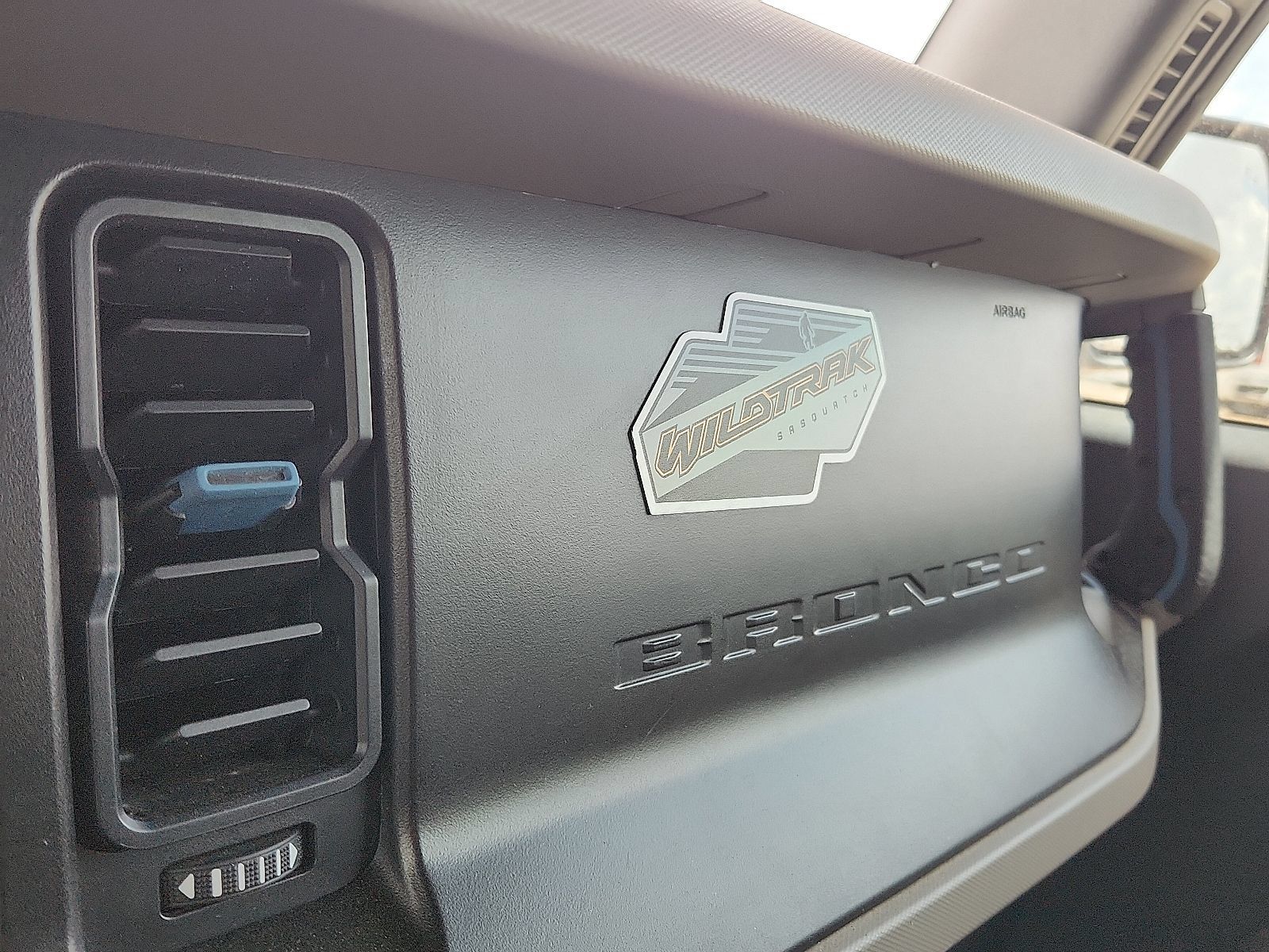 Used 2022 Ford Bronco Wildtrak AWD/4WD image 17