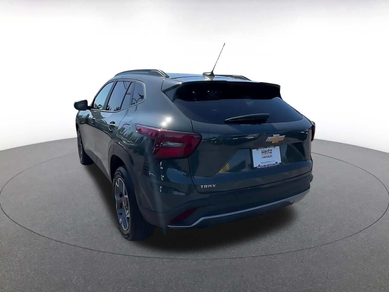 Used 2025 Chevrolet Trax LT FWD image 10