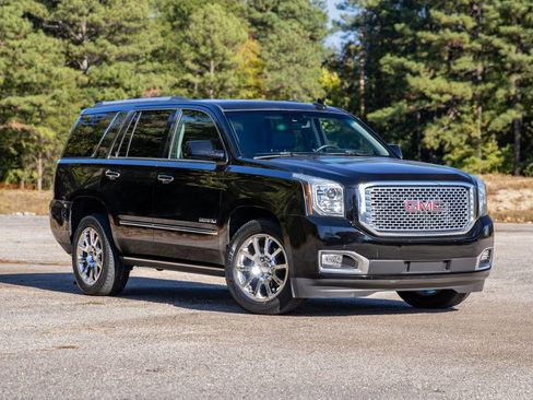 Used 2015 GMC Yukon Denali w/ Premium Package image 3