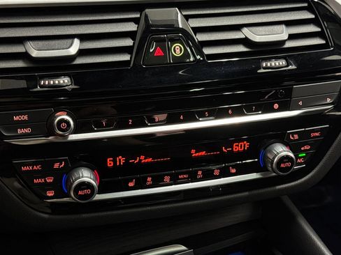 Used 2023 BMW 530e w/ Convenience Package image 19