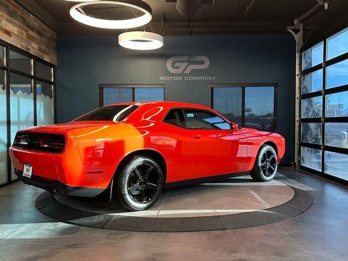 Used 2016 Dodge Challenger SXT RWD image 3