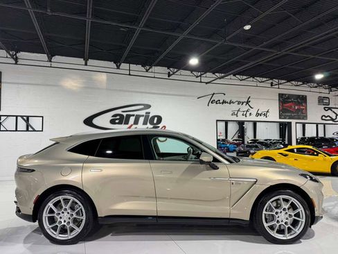 Used 2021 Aston Martin DBX image 8