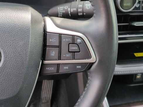 Used 2023 Toyota Highlander Platinum image 20