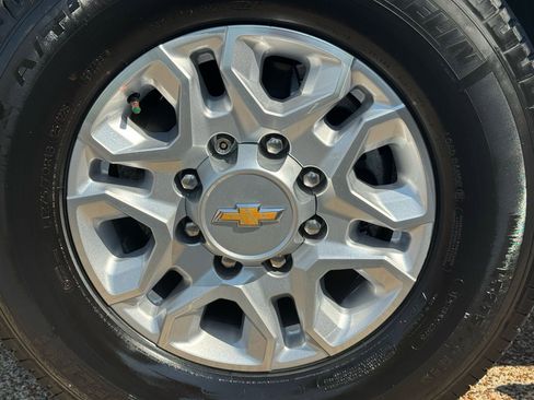 Used 2024 Chevrolet Silverado 2500 LT w/ Convenience Package image 32