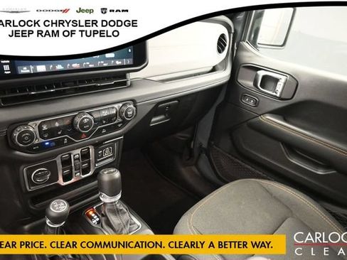 Used 2025 Jeep Wrangler Unlimited Sahara AWD/4WD image 26