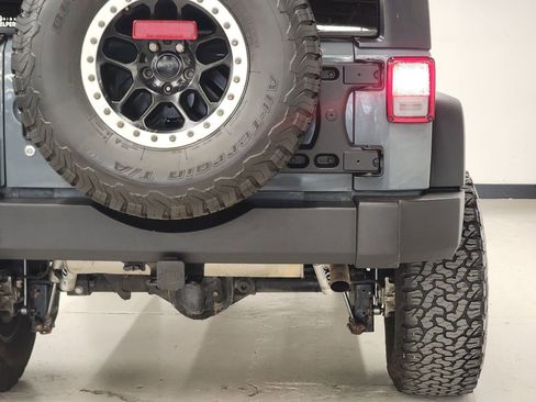 Used 2015 Jeep Wrangler Unlimited Rubicon w/ Connectivity Group image 36