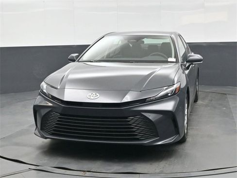 Used 2025 Toyota Camry LE image 8