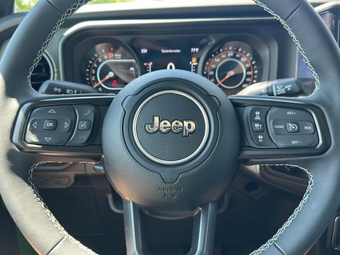 Used 2025 Jeep Gladiator Mojave image 27