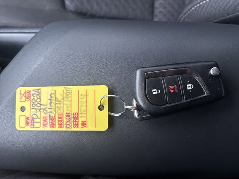 Used 2021 Toyota C-HR LE FWD image 27