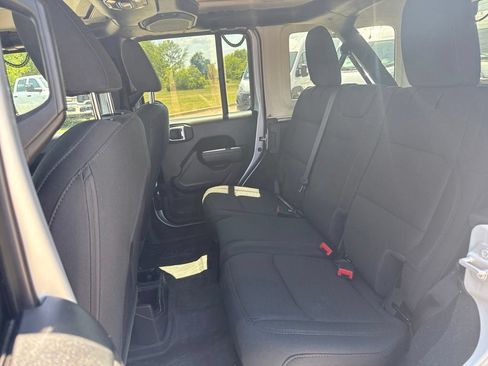 Used 2022 Jeep Wrangler Unlimited Sport AWD/4WD image 13
