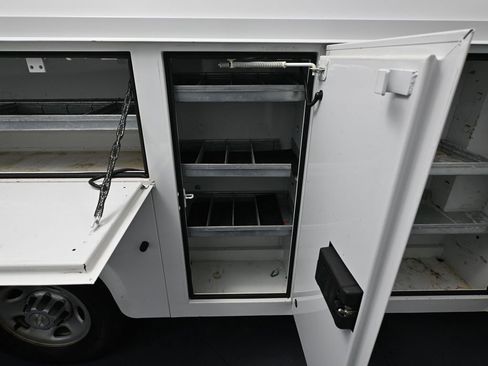 Used 2017 Chevrolet Express 3500 image 44