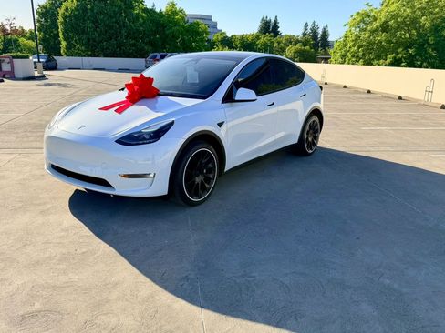Used 2023 Tesla Model Y Long Range AWD/4WD image 14