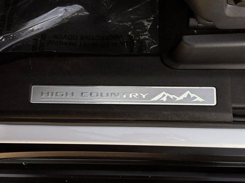 Used 2021 Chevrolet Suburban High Country AWD/4WD image 21