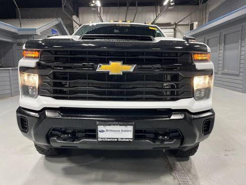 Used 2024 Chevrolet Silverado 2500 W/T AWD/4WD image 2