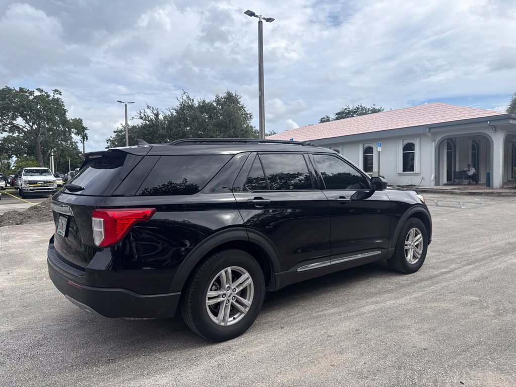 Used 2023 Ford Explorer XLT w/ Equipment Group 202A RWD image 4