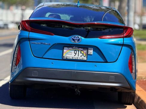 Used 2017 Toyota Prius Prime Premium image 4