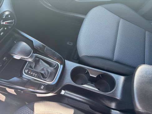 Used 2025 Kia Soul LX w/ LX Technology Package FWD image 39