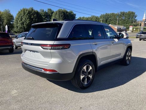 Used 2023 Jeep Grand Cherokee 4WD 4xe image 5