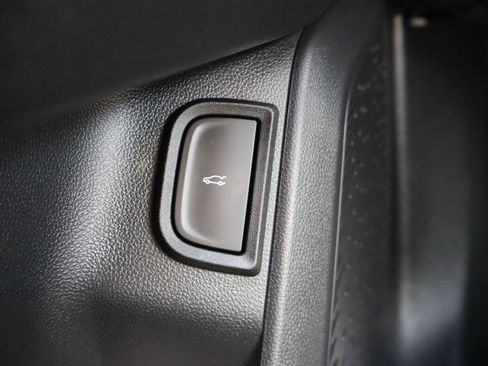 Used 2025 Chevrolet Equinox ACTIV w/ Safety and Technology Package AWD/4WD image 28