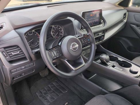 Used 2023 Nissan Rogue SV image 10