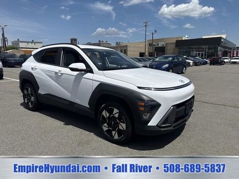 Used 2024 Hyundai Kona SEL AWD/4WD image 2