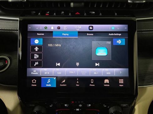 Used 2023 Jeep Grand Cherokee Limited w/ Luxury Tech Group II AWD/4WD image 23