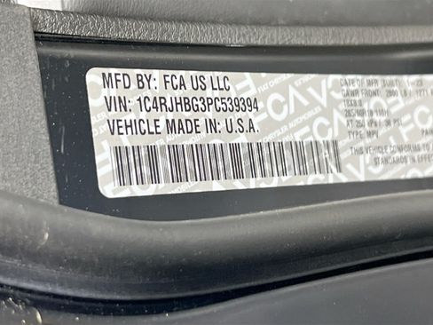 Used 2023 Jeep Grand Cherokee Limited AWD/4WD image 31