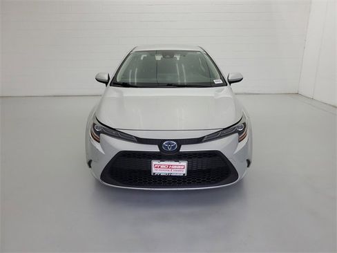 Used 2021 Toyota Corolla LE image 3