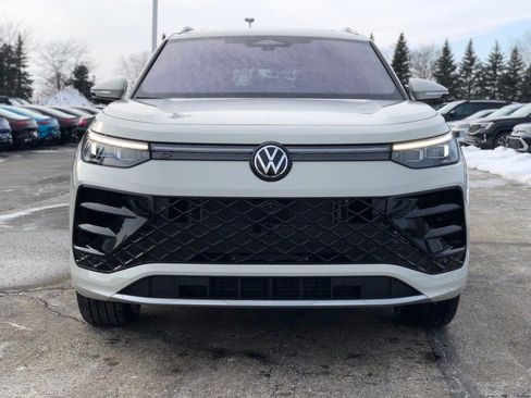 New 2026 Volkswagen Tiguan SEL R-Line image 2