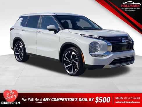 Used 2024 Mitsubishi Outlander SE image 1